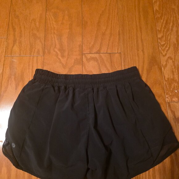 Lululemon hotty hot low rise 4in size 6 - Picture 3 of 3